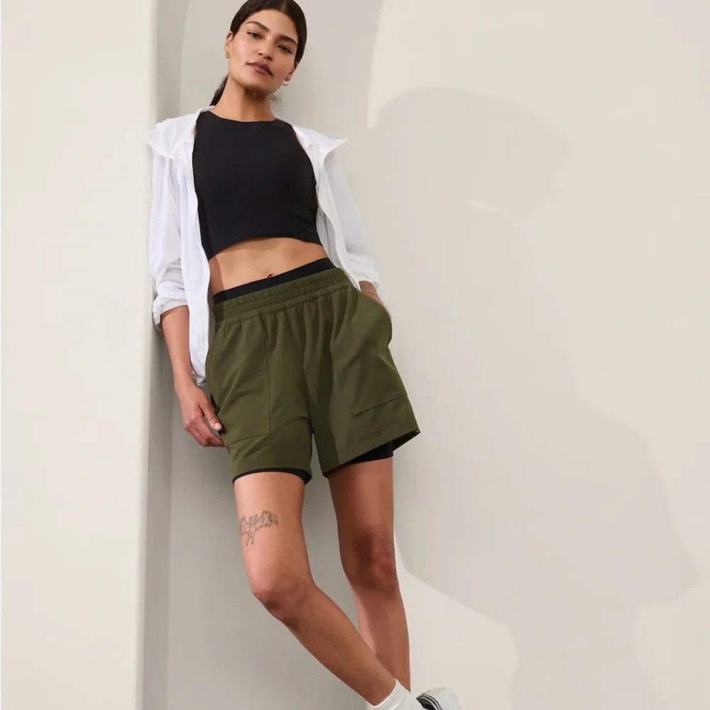 NWT Athleta Boundless Shorts - Aspen Olive